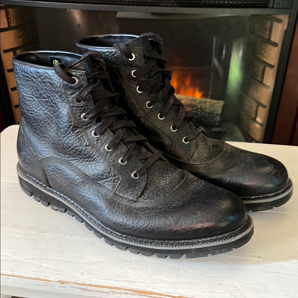 Timberland Black Boots with High-Top Design and Durable Leather